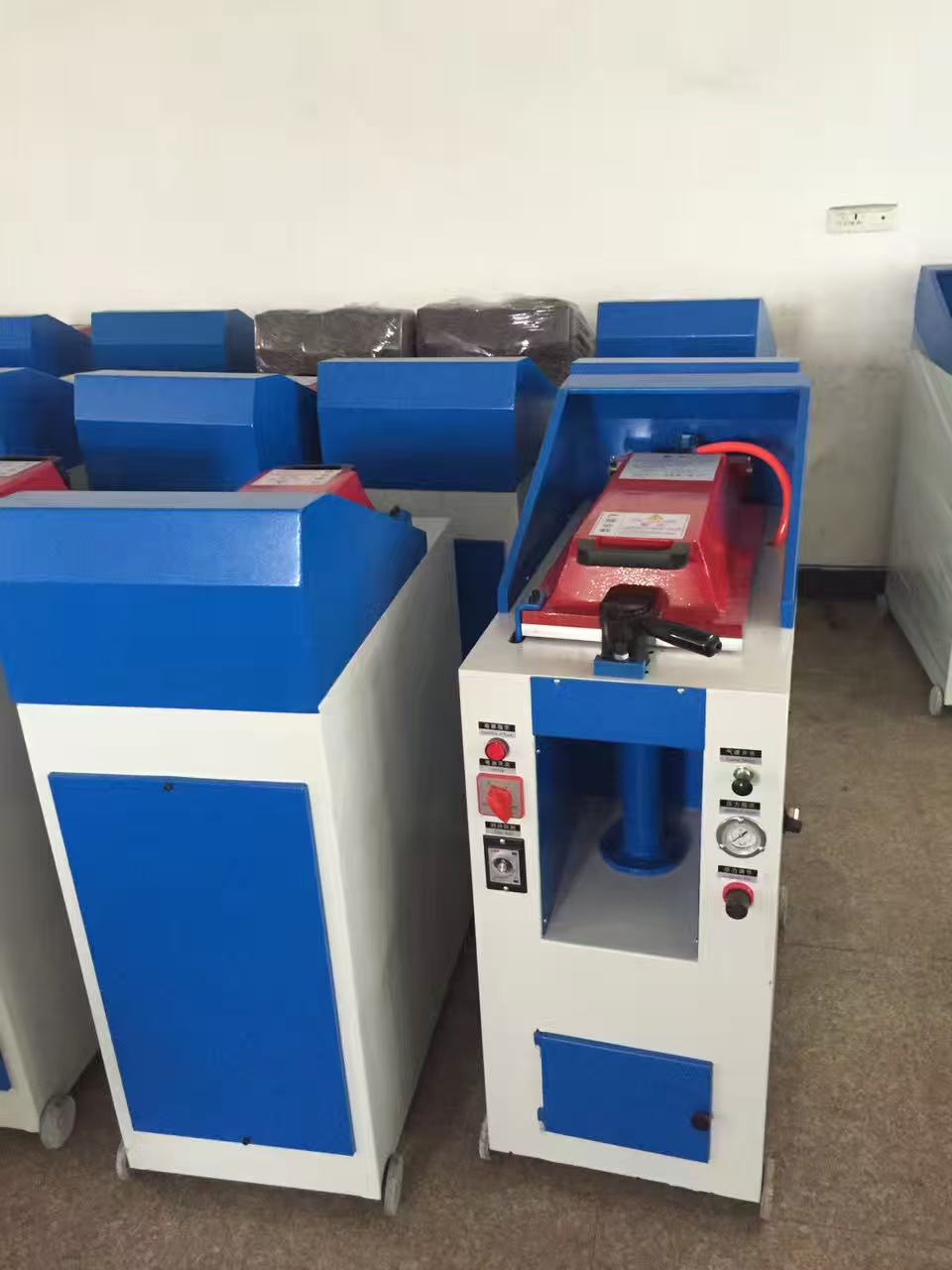 Double-head full-automatic cover-type sole press machine shoes pneumatic pressing machine